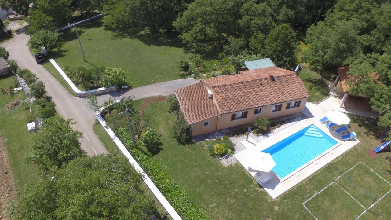 Villa Fragola - Holiday House With Large Garden Tinjan Kültér fotó