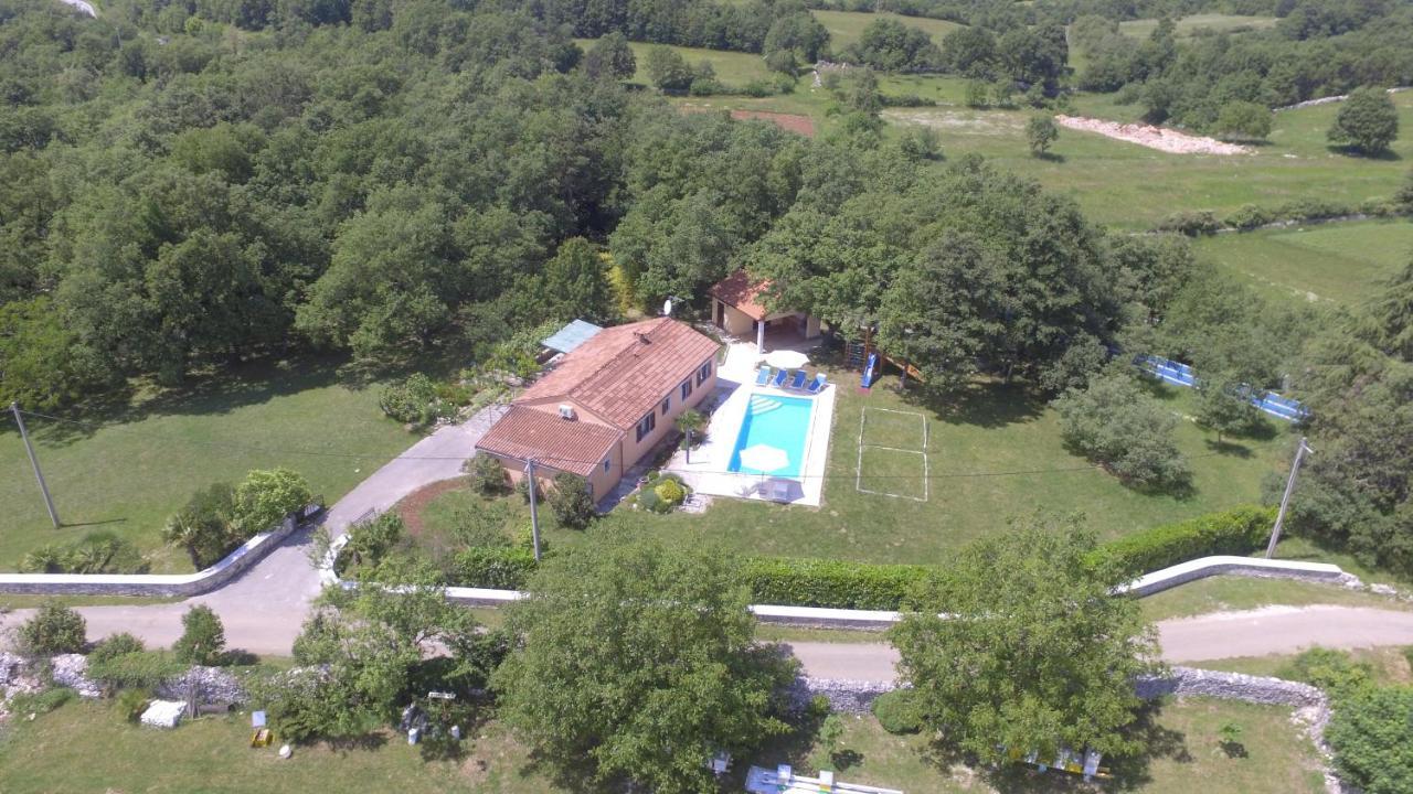 Villa Fragola - Holiday House With Large Garden Tinjan Kültér fotó