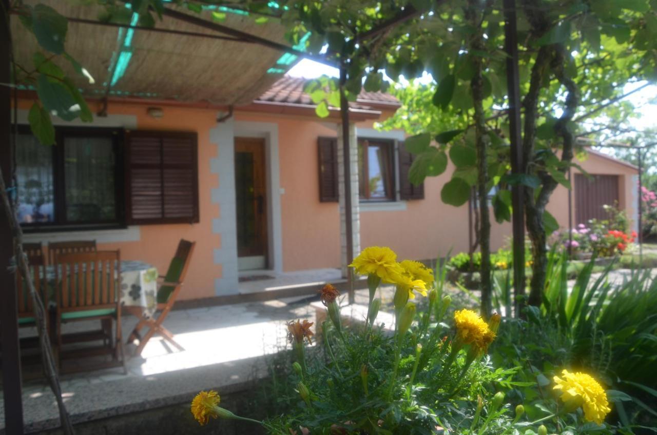 Villa Fragola - Holiday House With Large Garden Tinjan Kültér fotó