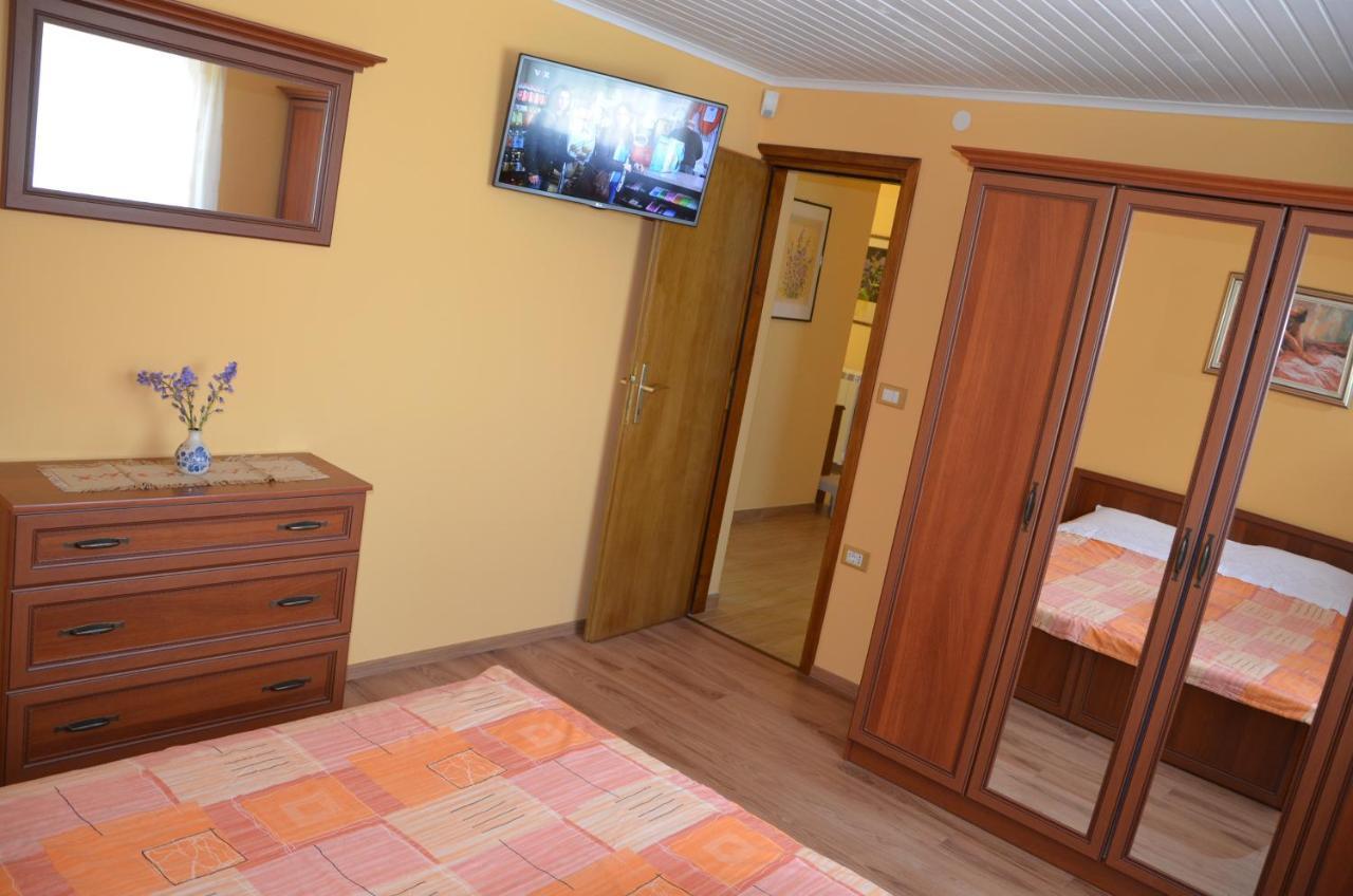 Villa Fragola - Holiday House With Large Garden Tinjan Kültér fotó