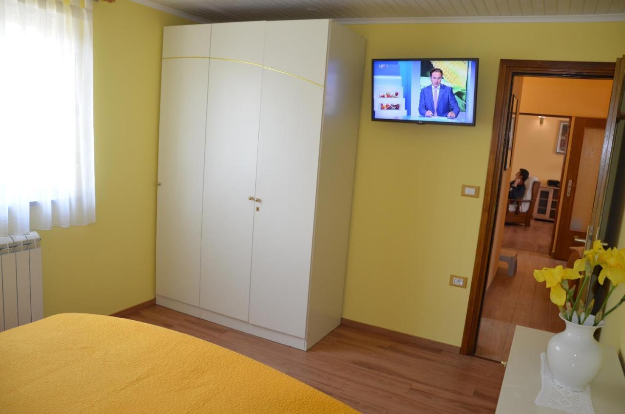 Villa Fragola - Holiday House With Large Garden Tinjan Kültér fotó